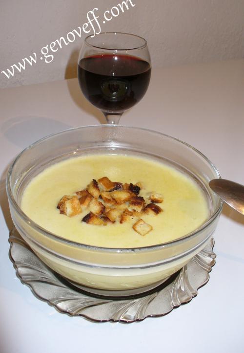 крем супа от картофи с крутони